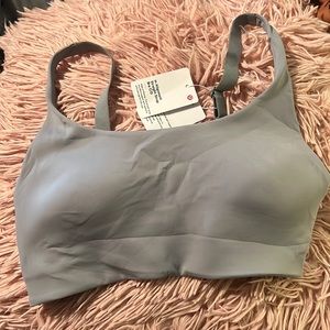 Brand new in alignment straight strap bra C/D